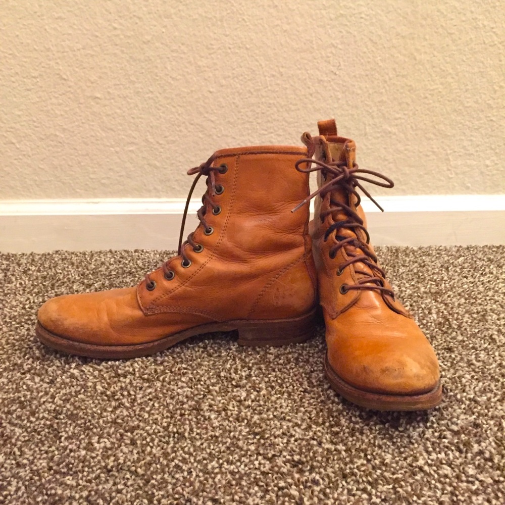 FRYE Carson leather boot